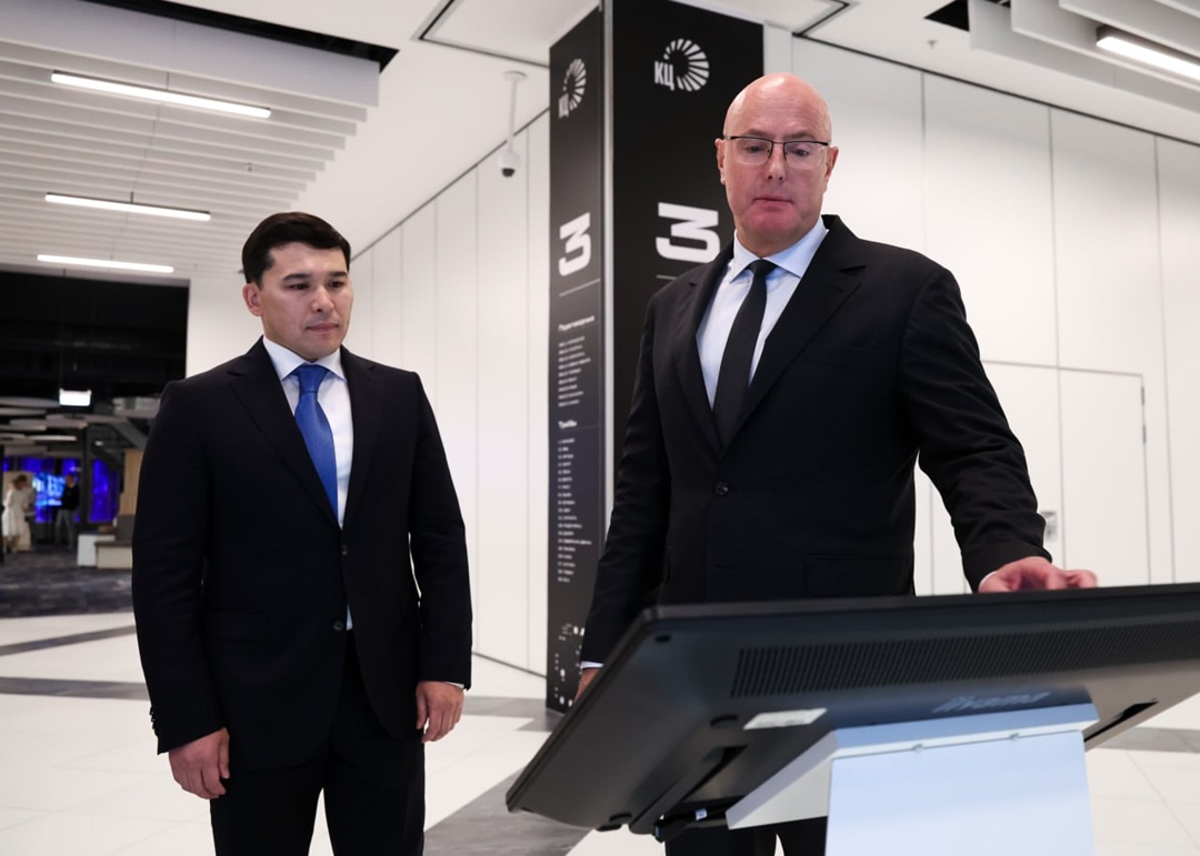 Дмитрий Чернышенко провел встречу с министром туризма и спорта Казахстана Ерболом Мырзабосыновым.