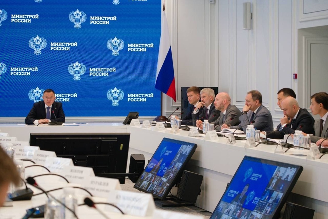 В Минстрое России прошло еженедельное оперативное совещание под председательством Министра строительства и ЖКХ РФ Ирека Файзуллина