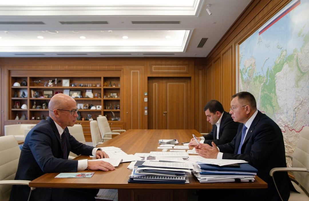 Министр строительства и ЖКХ РФ Ирек Файзуллин провел рабочую встречу с главой Удмуртской Республики Александром Бречаловым