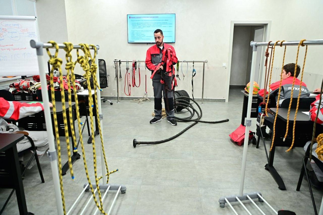 Курс профессионалов В Будённовске в филиале астраханского Корпоративно-учебного центра, построенного при поддержке ЛУКОЙЛа, прошли обучение специалистов…