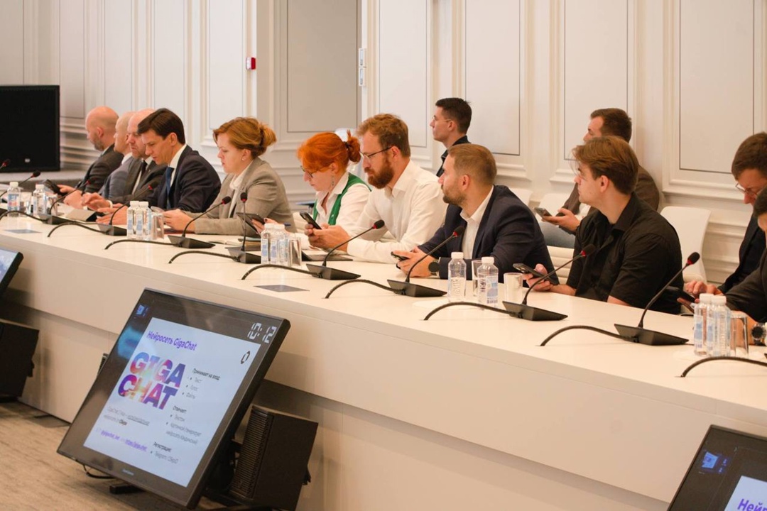 В Минстрое России прошло обучение на тему «Нейросети в работе государственных служащих»