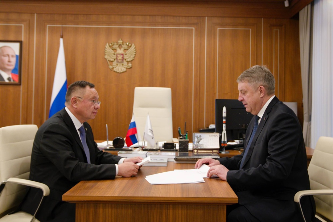 Министр строительства и ЖКХ РФ Ирек Файзуллин провел рабочую встречу с Губернатором Брянской области Александром Богомазом