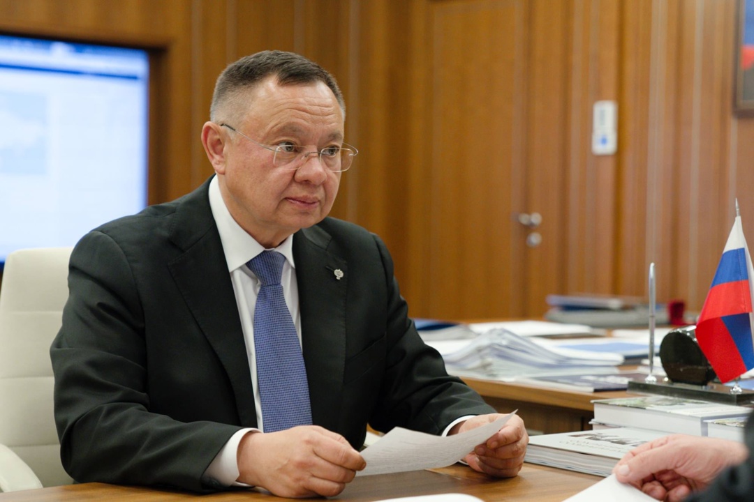 Министр строительства и ЖКХ РФ Ирек Файзуллин провел рабочую встречу с Губернатором Брянской области Александром Богомазом