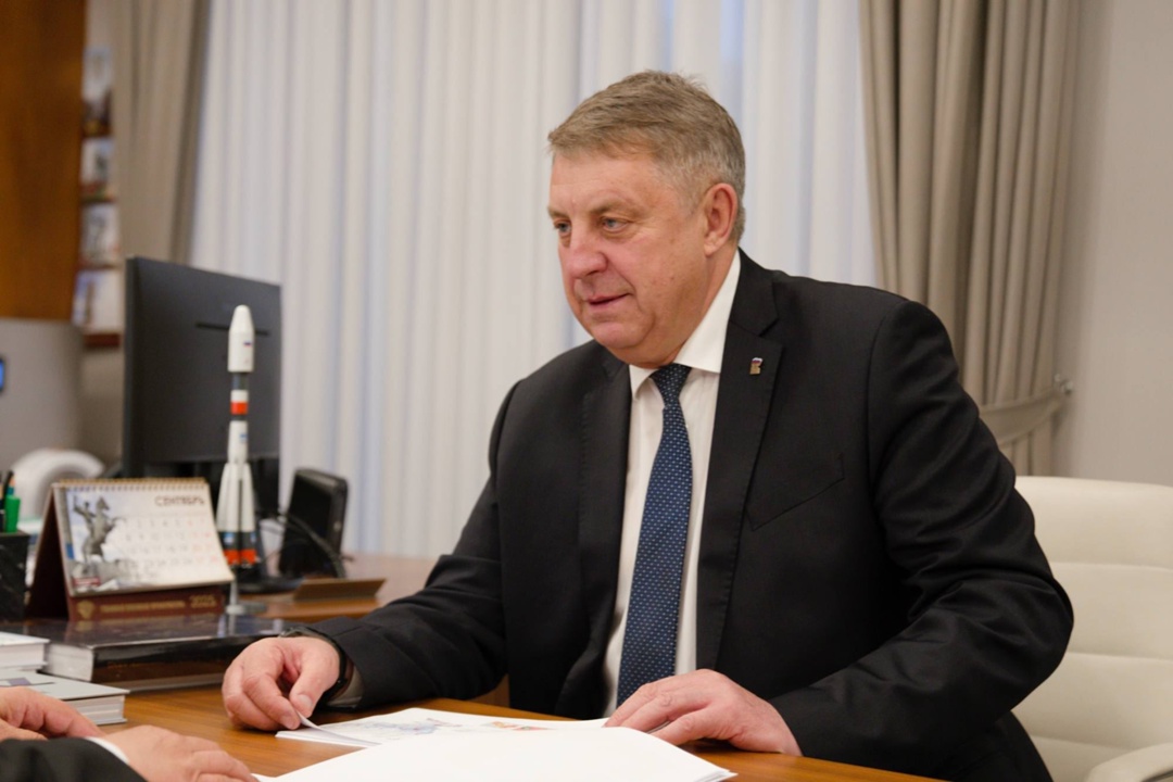 Министр строительства и ЖКХ РФ Ирек Файзуллин провел рабочую встречу с Губернатором Брянской области Александром Богомазом