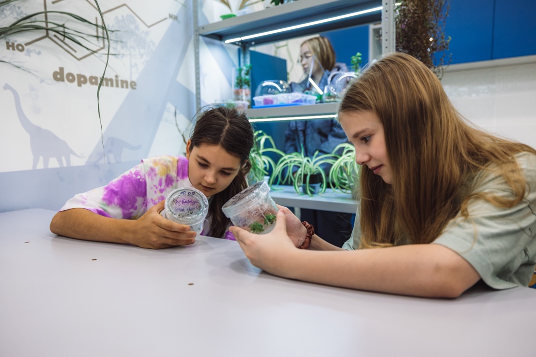 Заглянули в устойчивое будущее А вы знаете, как создают зелёную энергию? А как выглядит дом, который дружит с солнцем? А можно ли напечатать целый культурный…