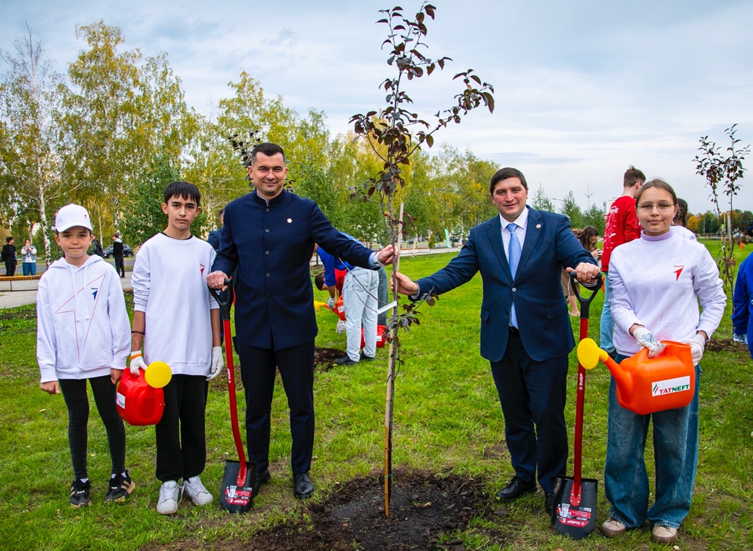 75 деревьев к 75-летию Компании В Нижнекамске состоялось открытие сквера «75-летия Татнефти»