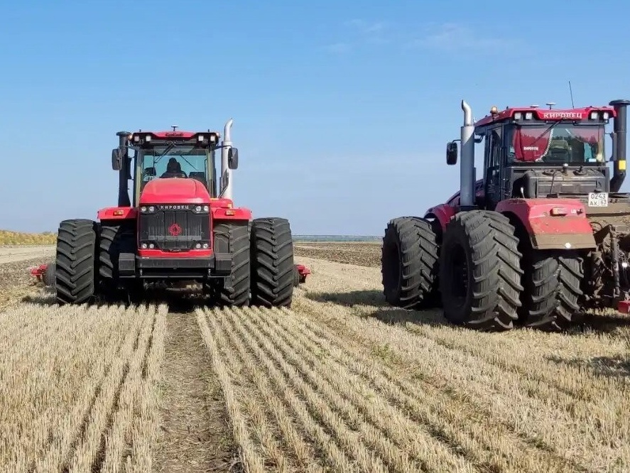 Производители сельхозтехники, которые повышают цены и останавливают конвейеры в ожидании более выгодных условий сбыта, фактически ставят аграриям ультиматум,…