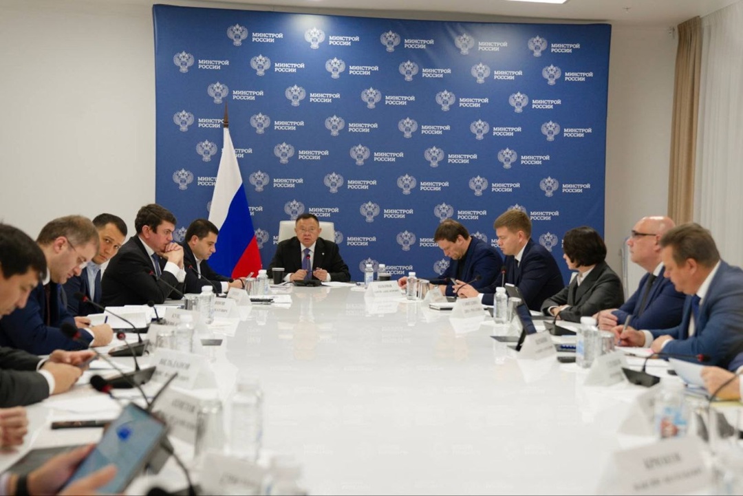 Глава Минстроя России Ирек Файзуллин провел еженедельное совместное совещание с регионами и главными распорядителями бюджетных средств (ГРБС)