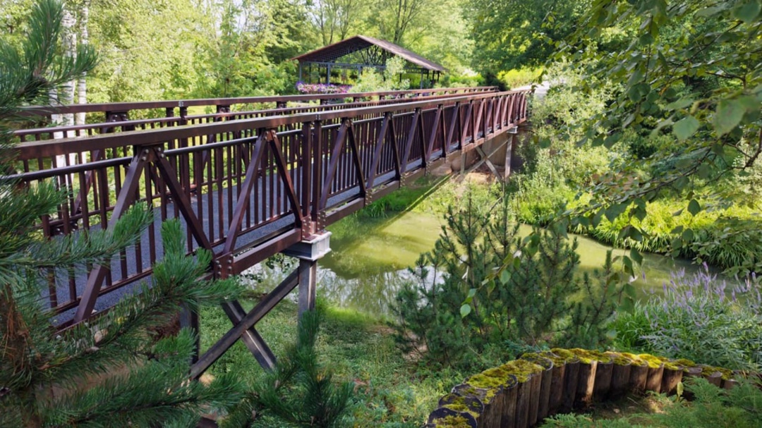 С почином! Первый пешеходный мост из русаловского алюминия построили в Московской области