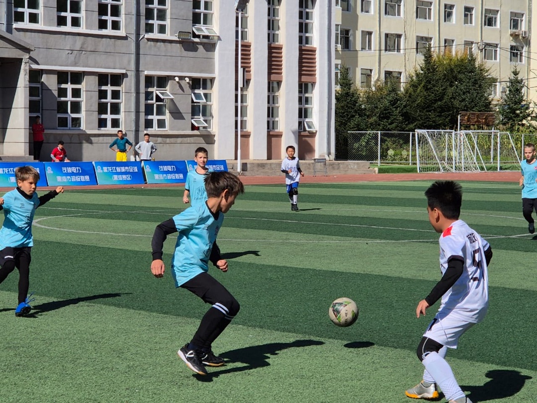 Дети амурских газопереработчиков в составе команды «Метеор» провели дружеские футбольные матчи с китайскими школьниками