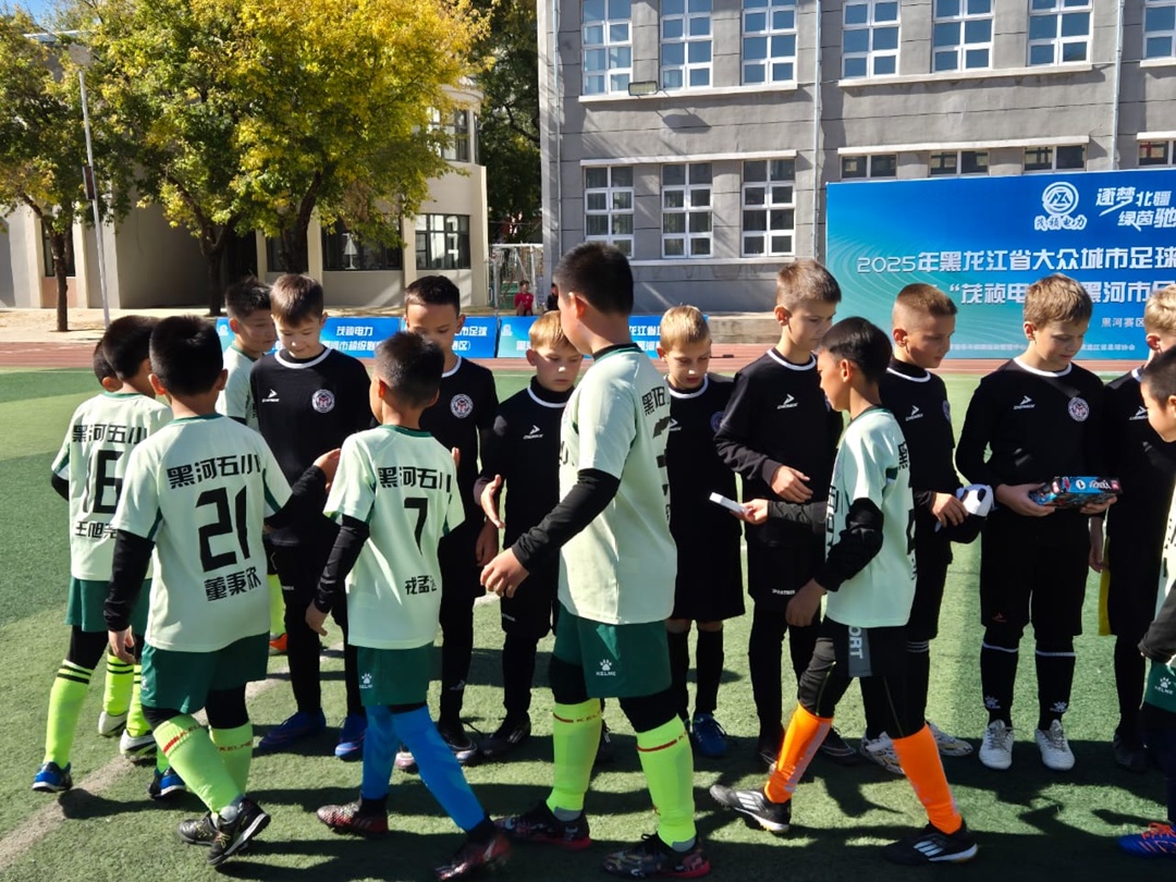 Дети амурских газопереработчиков в составе команды «Метеор» провели дружеские футбольные матчи с китайскими школьниками