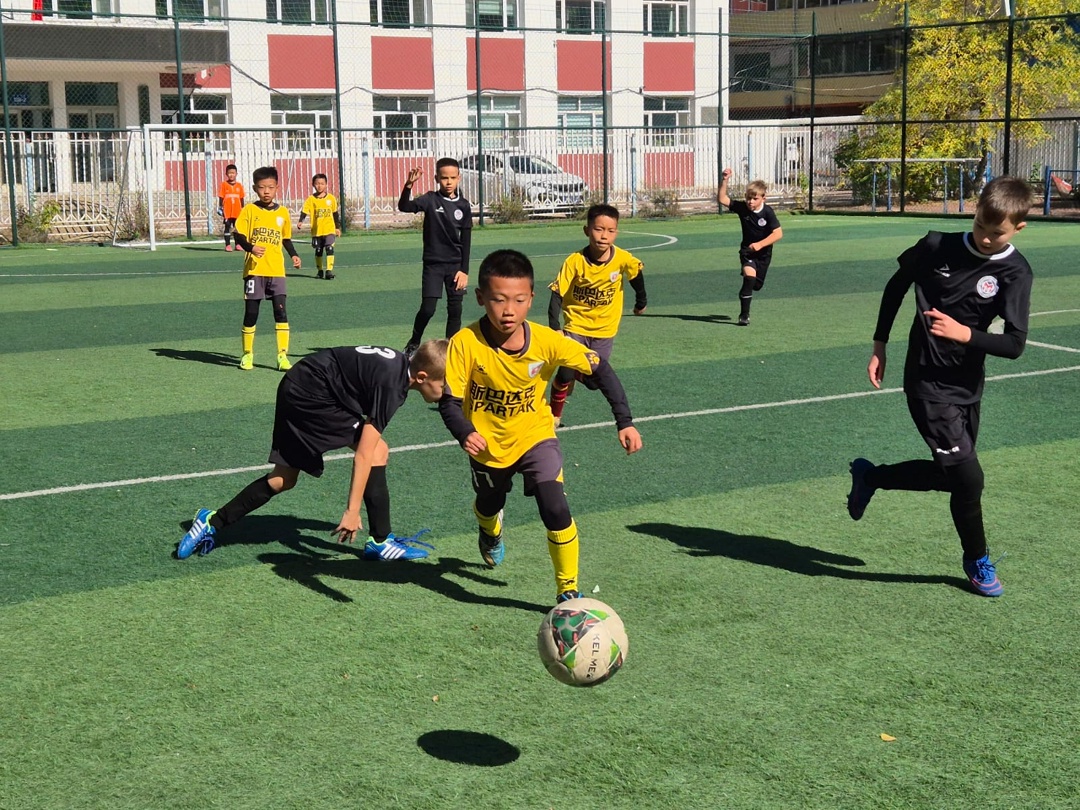 Дети амурских газопереработчиков в составе команды «Метеор» провели дружеские футбольные матчи с китайскими школьниками