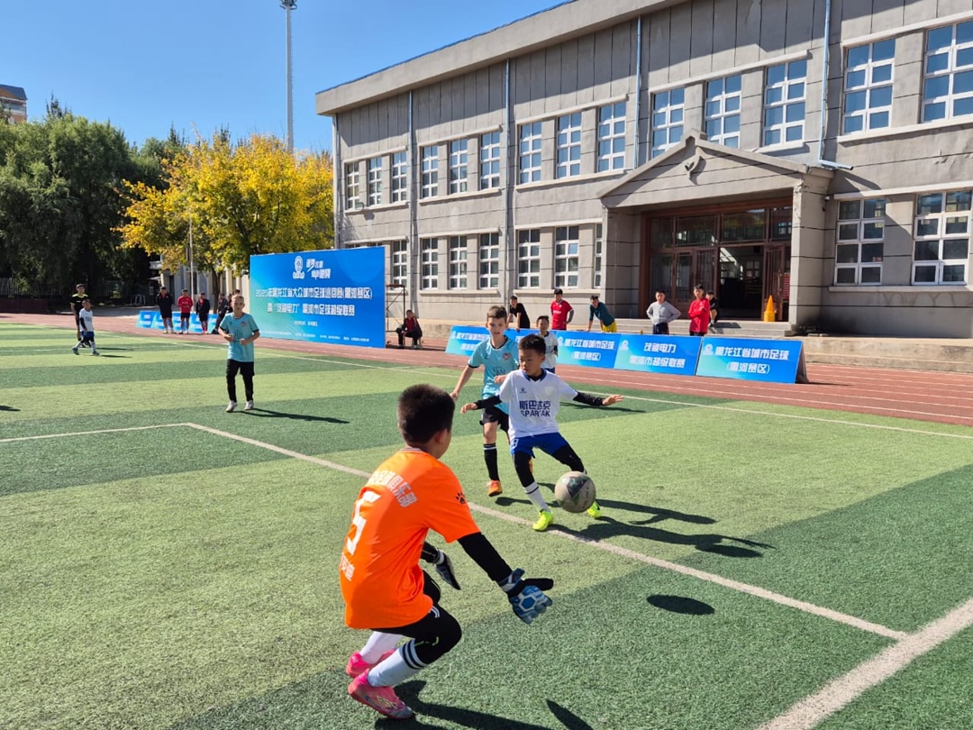 Дети амурских газопереработчиков в составе команды «Метеор» провели дружеские футбольные матчи с китайскими школьниками