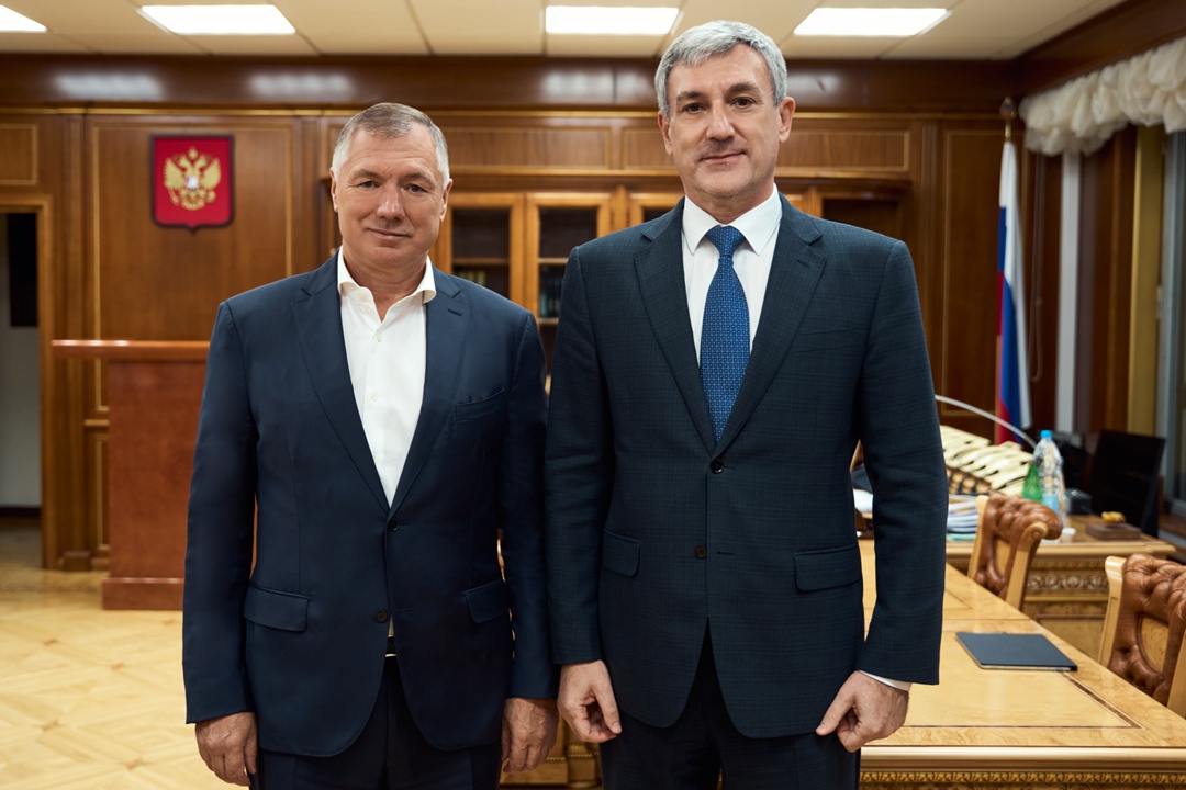 Марат Хуснуллин провел рабочую встречу с губернатором Амурской области Василием Орловым.