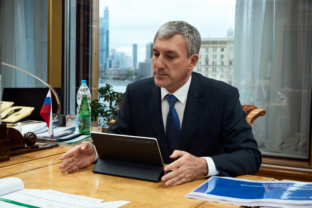 Марат Хуснуллин провел рабочую встречу с губернатором Амурской области Василием Орловым.