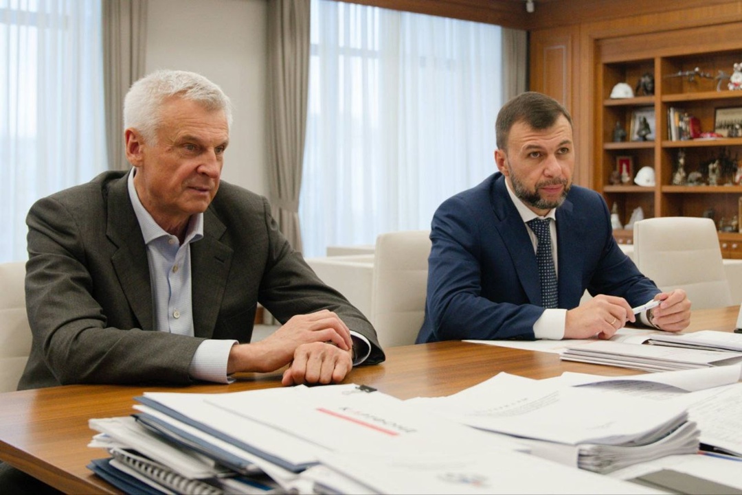 Глава Минстроя России Ирек Файзуллин провел рабочую встречу с Губернатором Магаданской области Сергеем Носовым и Главой ДНР Денисом Пушилиным