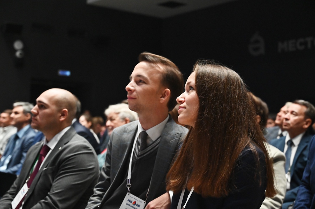 Технологии для нефти будущего В Высшей школе нефти собрались ведущие ученые, отраслевые эксперты, представители власти и бизнеса из России, Китая, Вьетнама,…