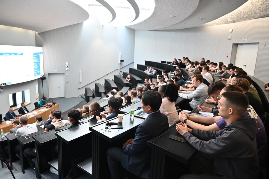 Технологии для нефти будущего В Высшей школе нефти собрались ведущие ученые, отраслевые эксперты, представители власти и бизнеса из России, Китая, Вьетнама,…