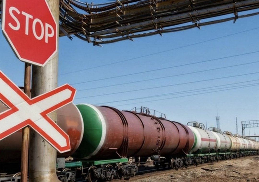 Правительство в ближайшее время продлит полный запрет экспорта бензина до конца года для всех участников рынка, сообщил вице-премьер Александр Новак, пишет ТАСС