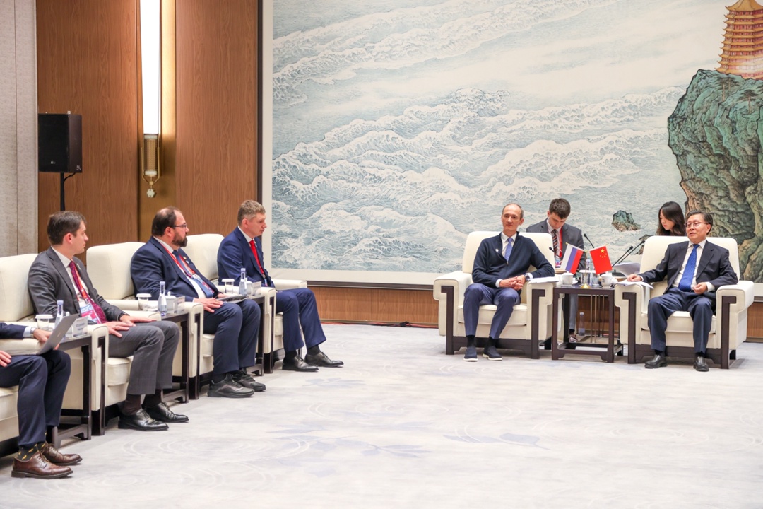 Вице-премьер Дмитрий Григоренко встретился с заместителем Председателя Постоянного комитета Всекитайского собрания народных представителей Ван Дунмином.