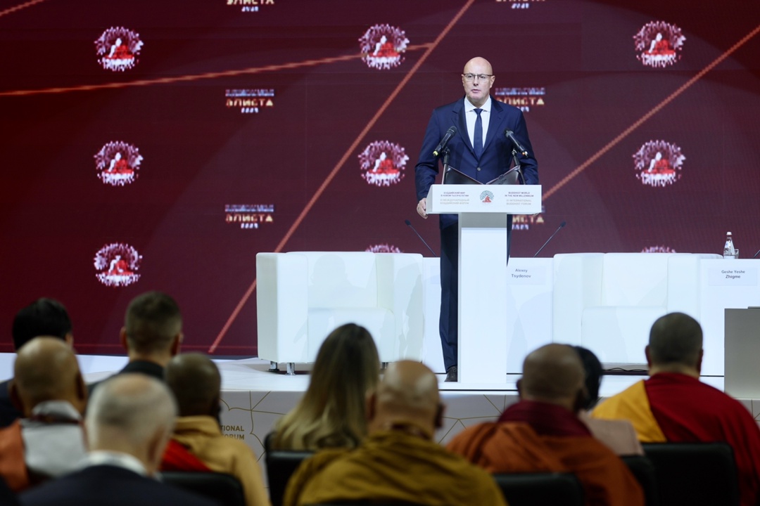 Дмитрий Чернышенко поприветствовал участников III Международного буддийского форума.