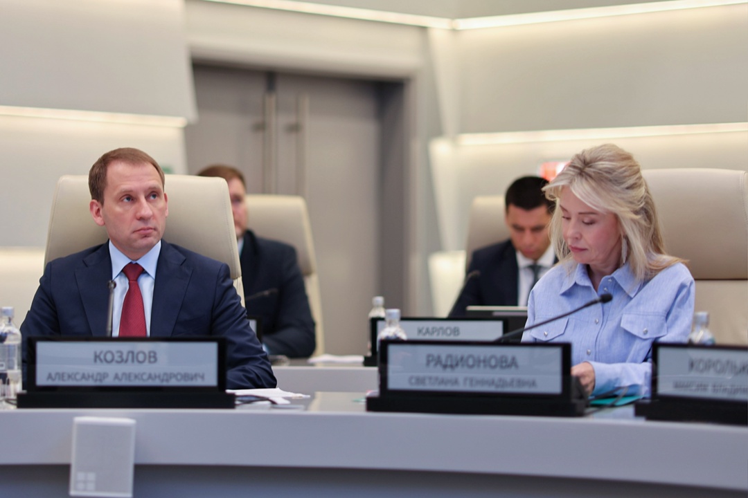 Виталий Савельев провел заседание правительственной комиссии для координации работ по ликвидации последствий ЧС, вызванной крушением танкеров в Керченском…