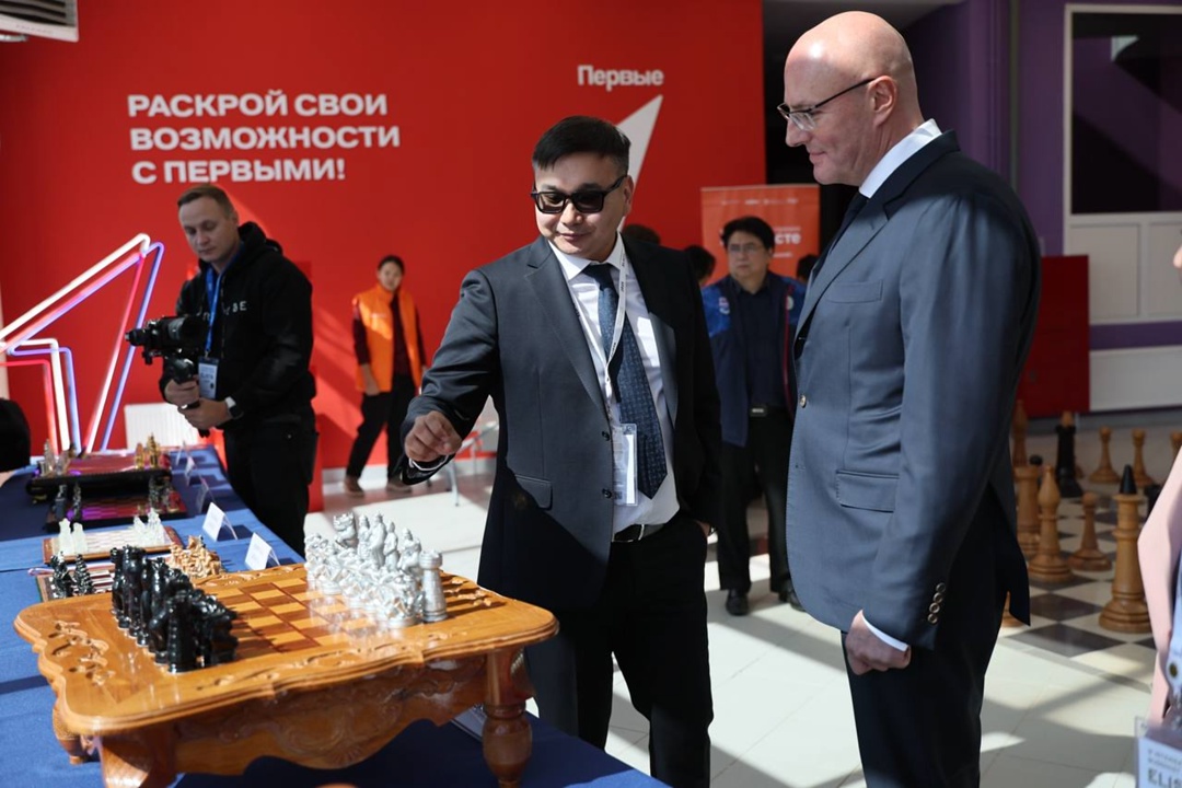 Дмитрий Чернышенко принял участие в открытии буддийской воскресной школы в Элисте.