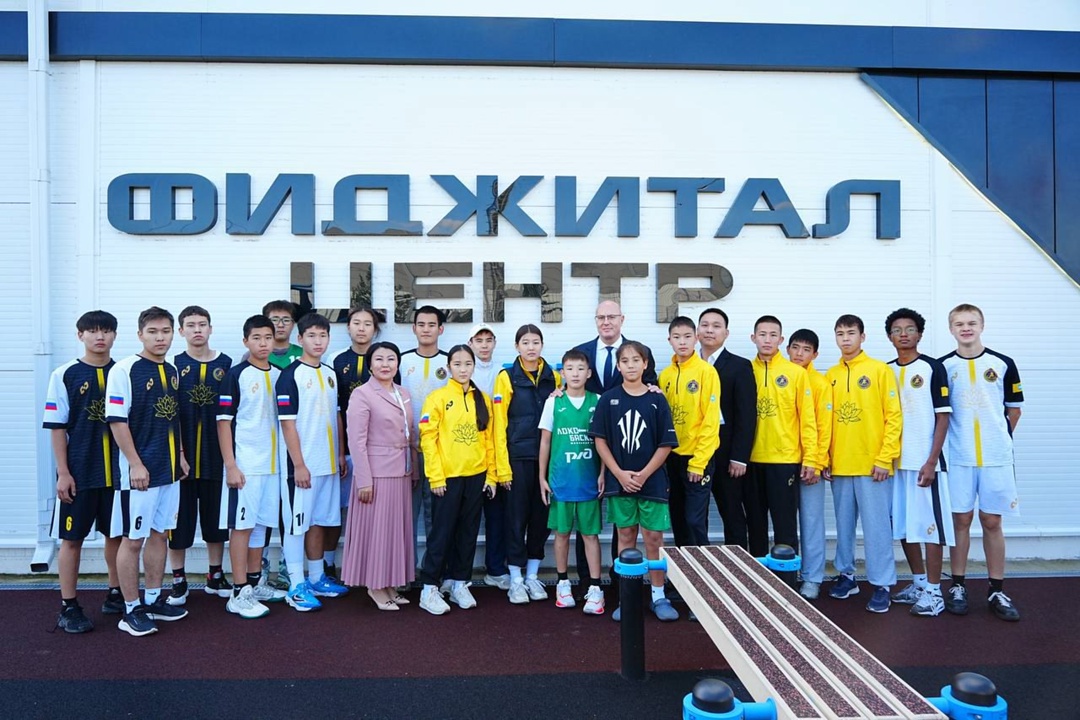 Дмитрий Чернышенко принял участие в открытии буддийской воскресной школы в Элисте.