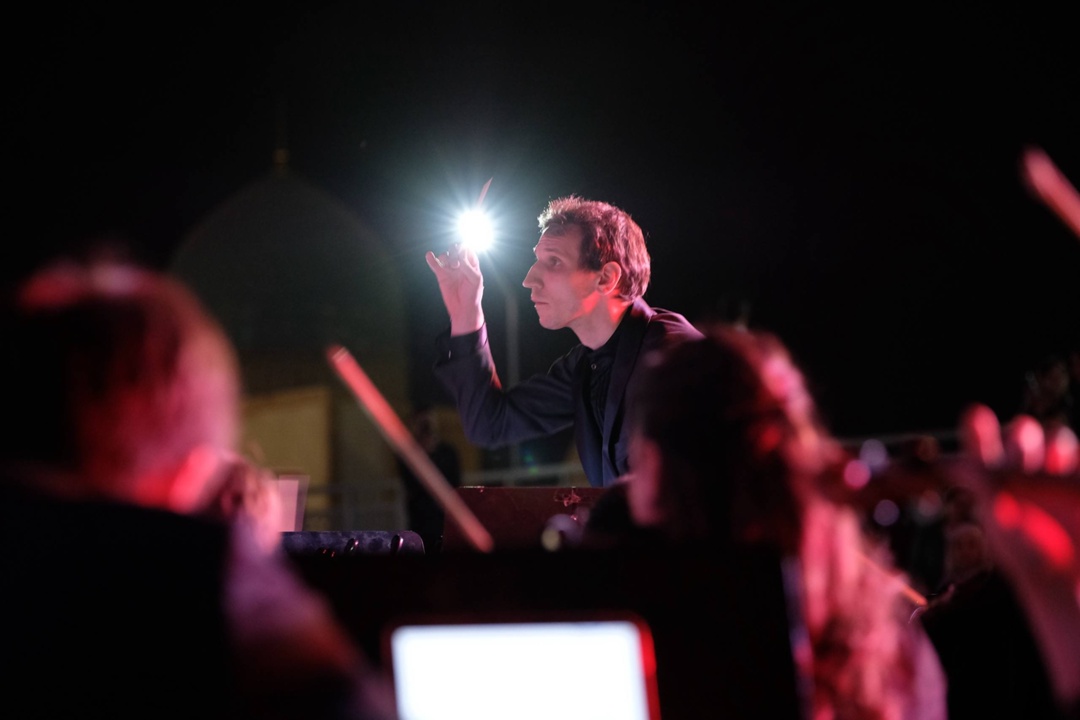 Дарим вечную классику При поддержке Благотворительного Фонда «ЛУКОЙЛ» организован концерт под открытым небом.