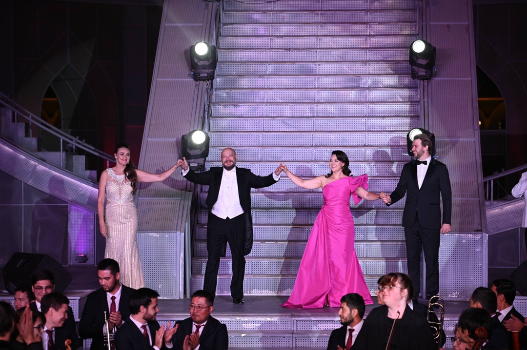 Дарим вечную классику При поддержке Благотворительного Фонда «ЛУКОЙЛ» организован концерт под открытым небом.