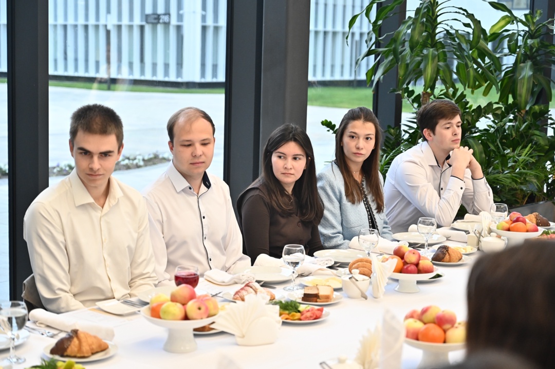 Сырники, гитара и большие мечты: как прошла встреча магистрантов с генеральным директором «Татнефти»