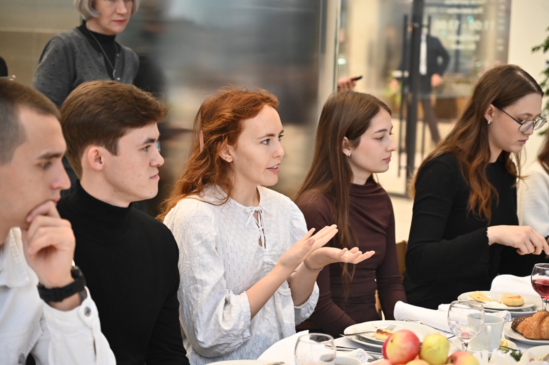 Сырники, гитара и большие мечты: как прошла встреча магистрантов с генеральным директором «Татнефти»