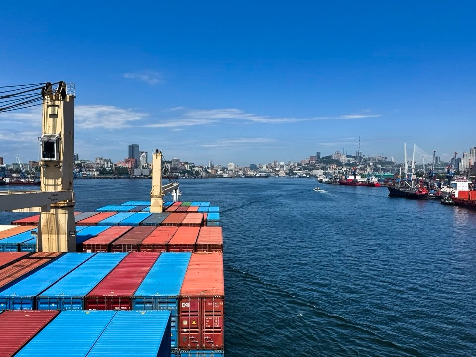 В море время течёт по-особенному. Закаты и рассветы становятся ярче, а звезды становятся настоящими ориентирами