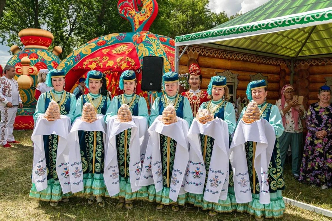 Дмитрий Чернышенко поздравил россиян с Днем туризма.