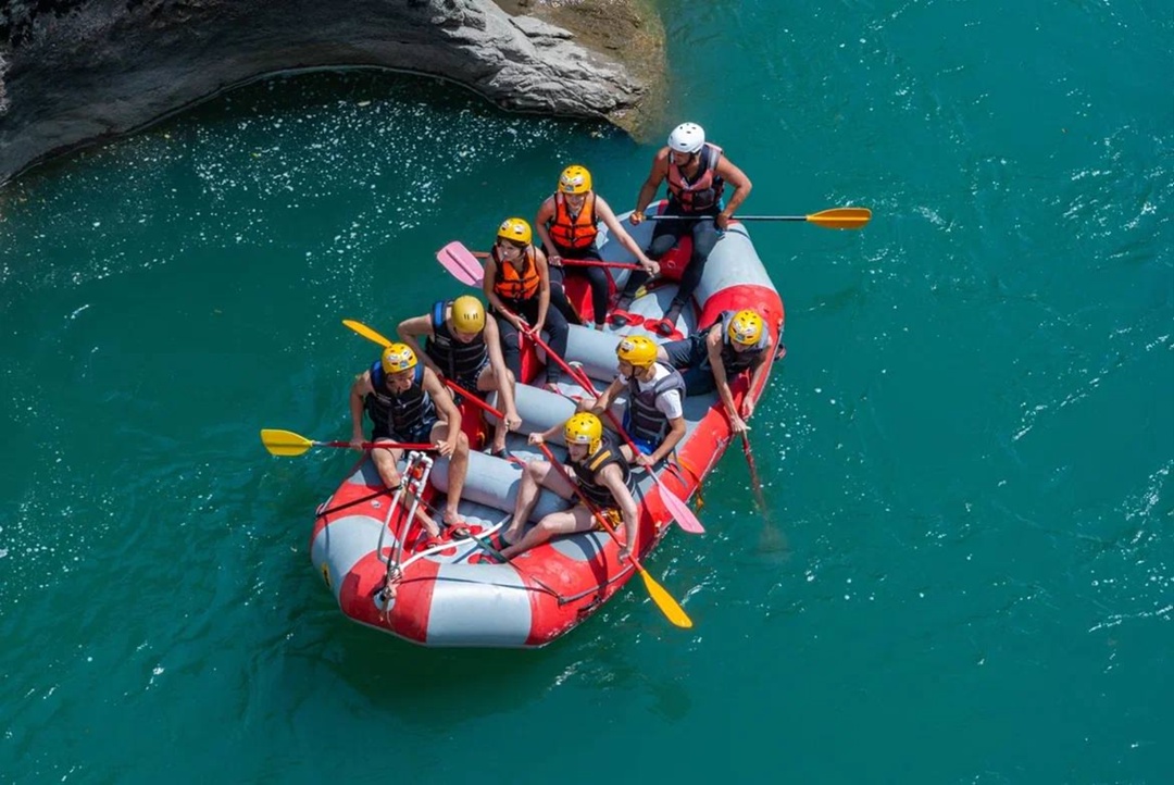 Дмитрий Чернышенко поздравил россиян с Днем туризма.