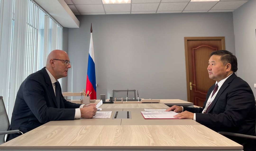 Дмитрий Чернышенко провел рабочую встречу с главой Республики Тыва Владиславом Ховалыгом.