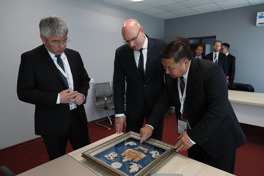 Дмитрий Чернышенко провел рабочую встречу с главой Республики Тыва Владиславом Ховалыгом.