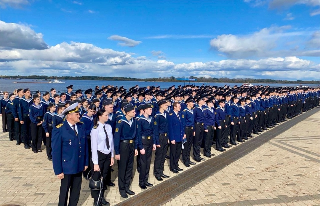 На верность Родине и флоту! Торжественную клятву принесли сегодня будущие моряки и речники.