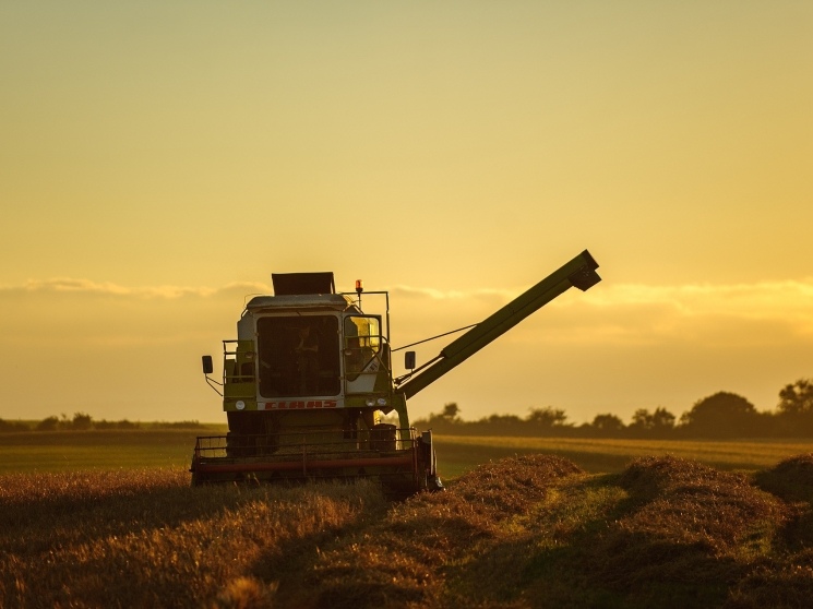 Самое интересное за сентябрь В сентябре Минэкономразвития ухудшило прогноз динамики сельхозпроизводства, Минфин предложил повысить НДС, аналитики…