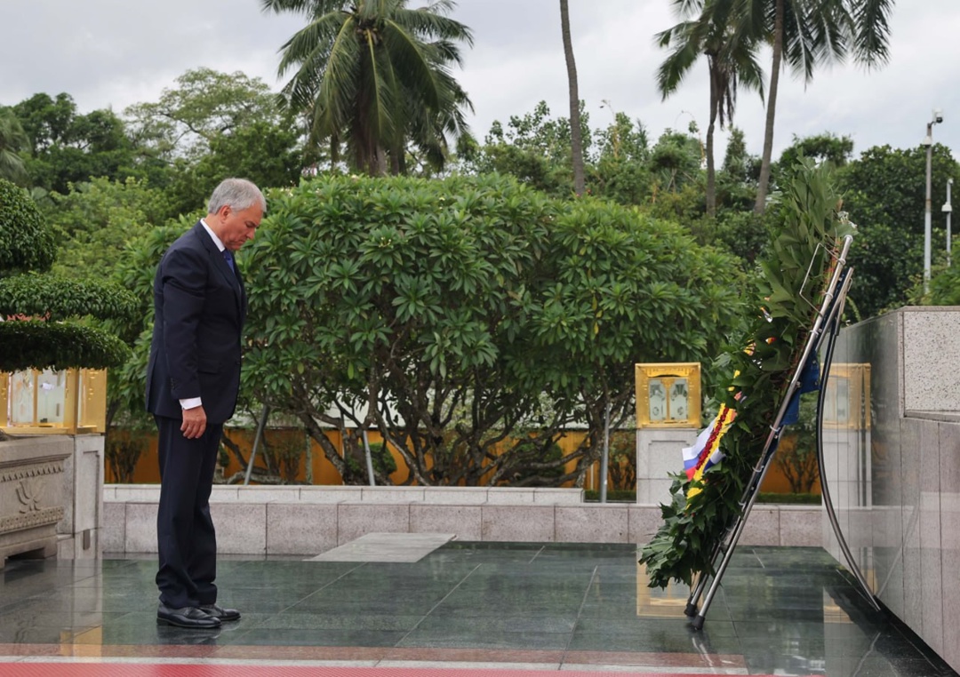 Председатель Государственной Думы Вячеслав Володин и депутаты ГД почтили память лидера вьетнамского национально-освободительного движения Хо Ши Мина и всех,…