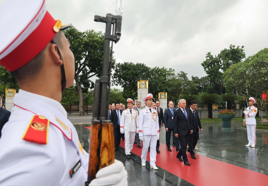 Председатель Государственной Думы Вячеслав Володин и депутаты ГД почтили память лидера вьетнамского национально-освободительного движения Хо Ши Мина и всех,…