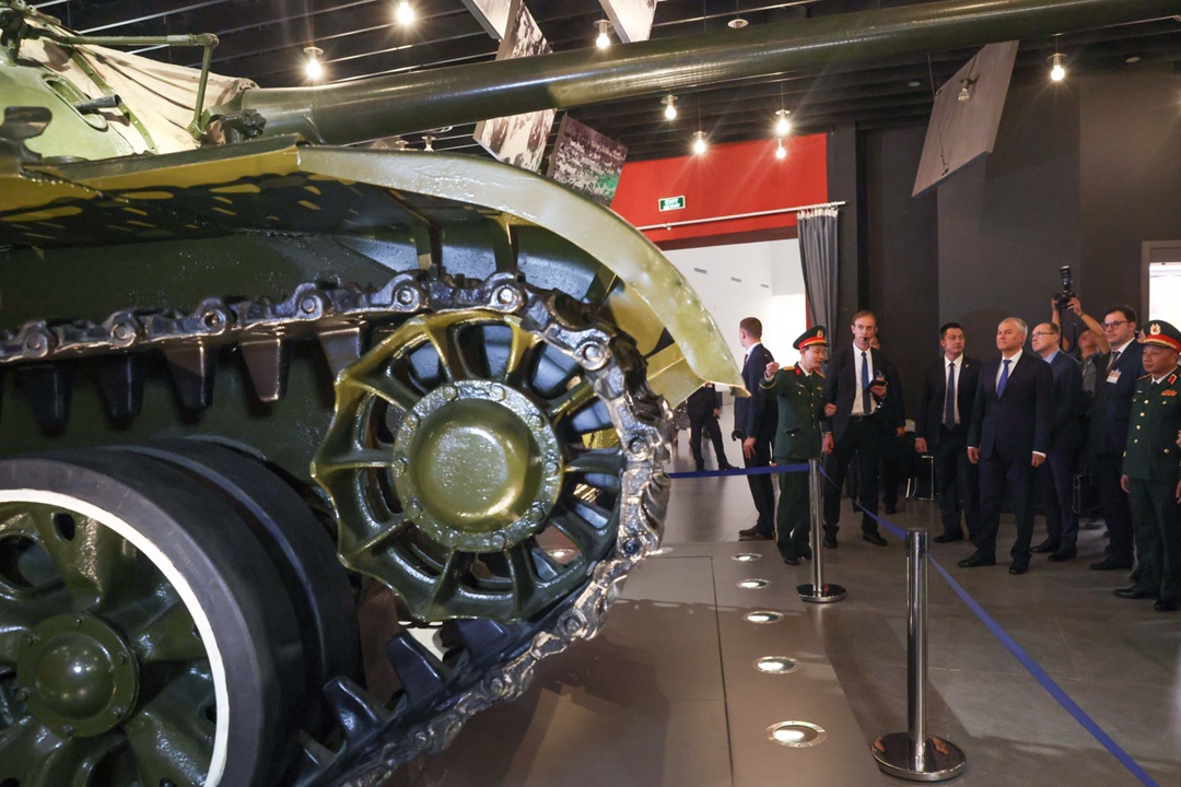 Председатель Государственной Думы Вячеслав Володин посетил Музей военной истории Вьетнама.