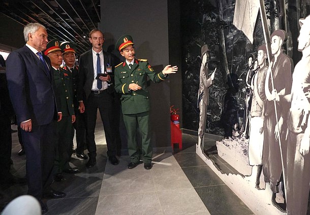 Председатель Государственной Думы Вячеслав Володин посетил Музей военной истории Вьетнама.