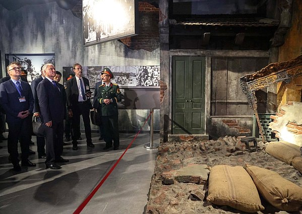 Председатель Государственной Думы Вячеслав Володин посетил Музей военной истории Вьетнама.