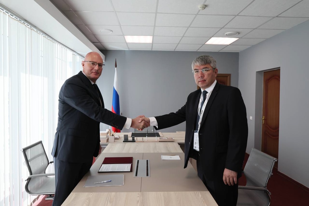 Дмитрий Чернышенко провел рабочую встречу с главой Республики Бурятия Алексеем Цыденовым.