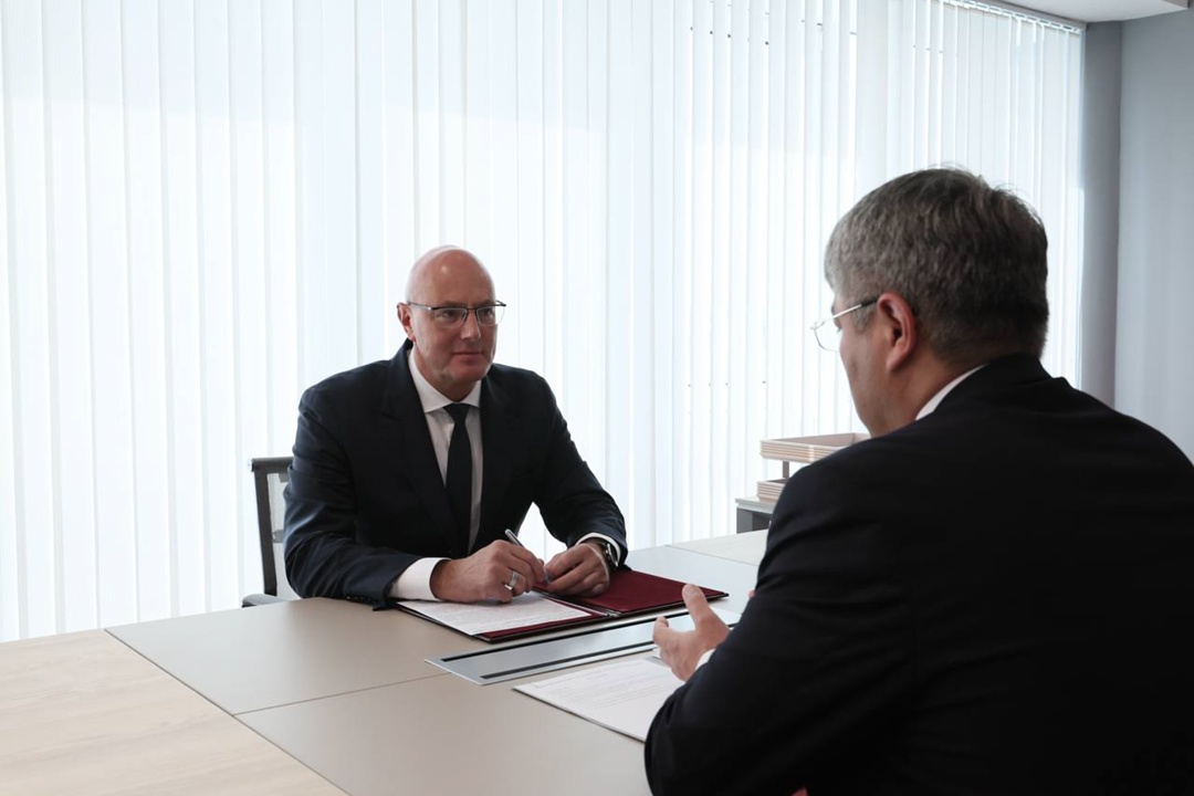 Дмитрий Чернышенко провел рабочую встречу с главой Республики Бурятия Алексеем Цыденовым.