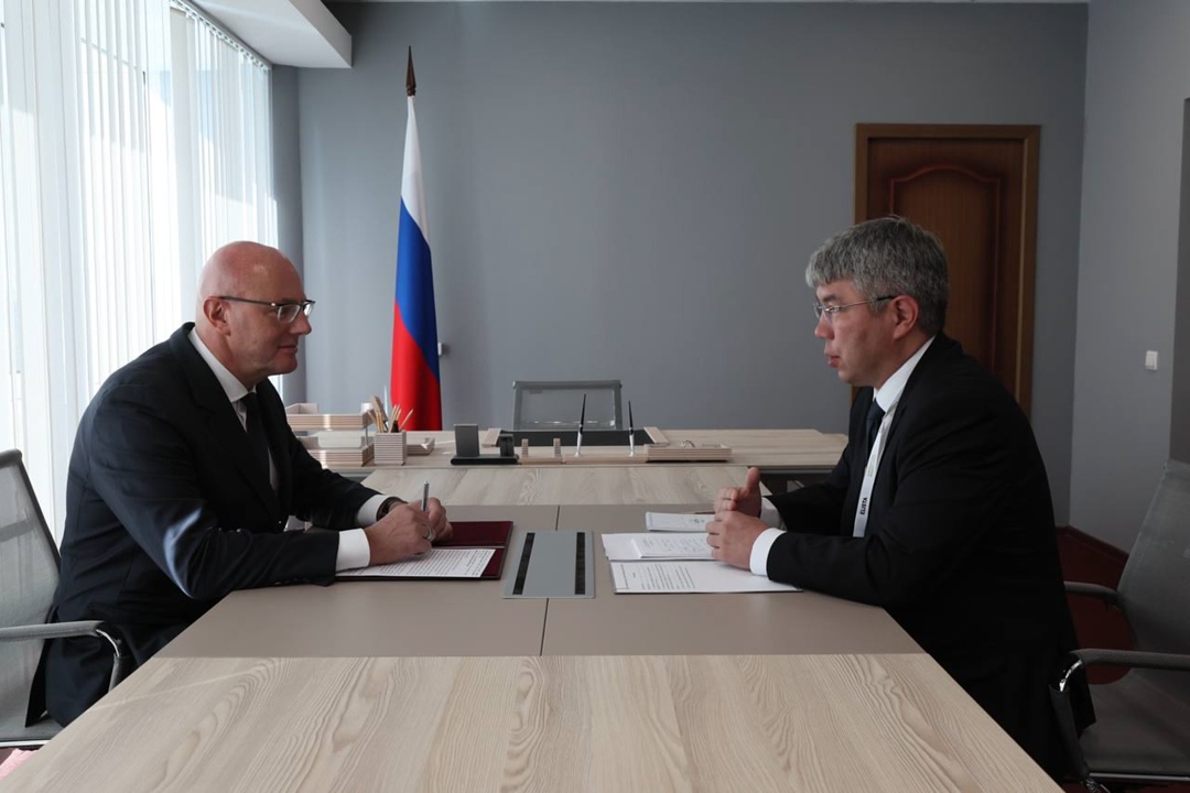 Дмитрий Чернышенко провел рабочую встречу с главой Республики Бурятия Алексеем Цыденовым.
