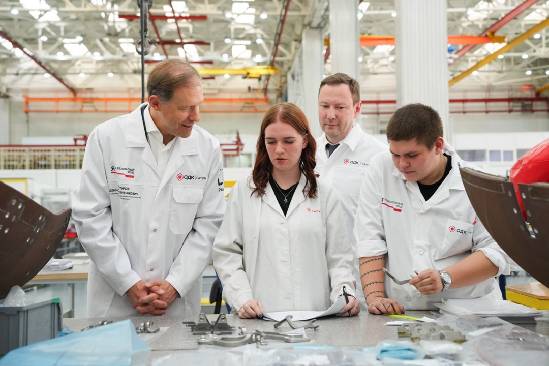 Денис Мантуров поздравил сотрудников и ветеранов машиностроительной отрасли с профессиональным праздником.