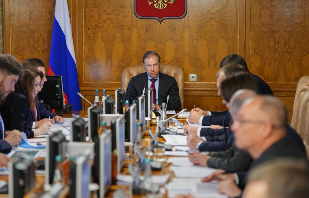 Денис Мантуров провел совещание по развитию отраслей сельскохозяйственного и специализированного машиностроения.