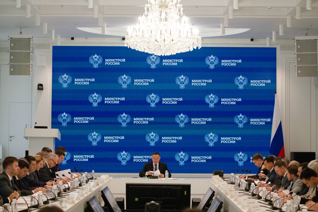 В Минстрое России прошло еженедельное оперативное совещание под председательством Министра строительства и ЖКХ РФ Ирека Файзуллина